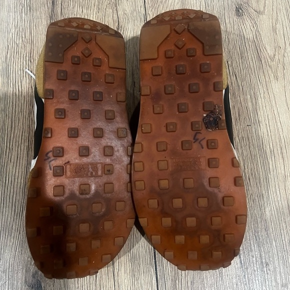 Nike White and Brown Sneakers with Retro Design - Picture 5 of 6